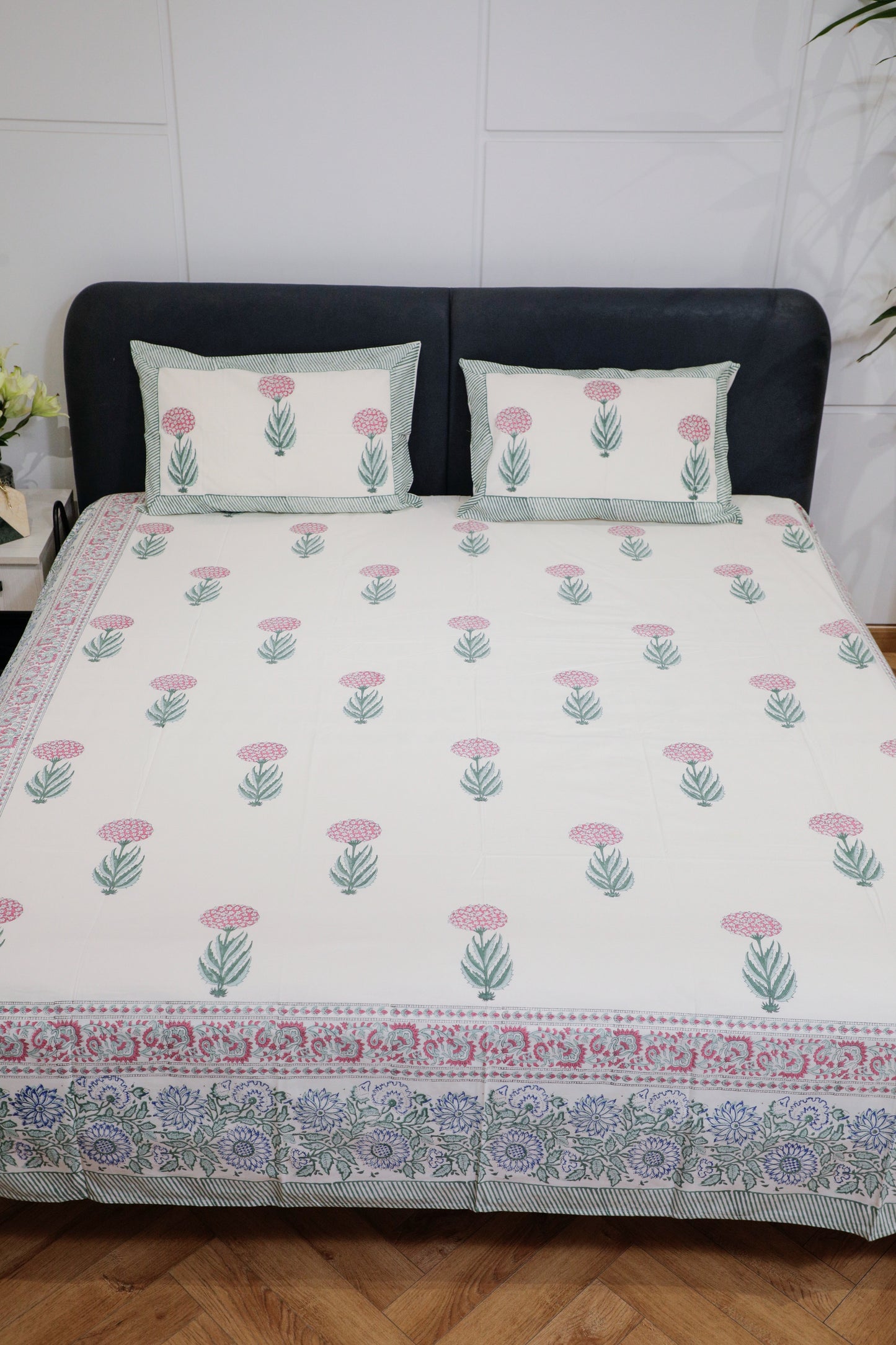 Symmetry Poise Bedsheet