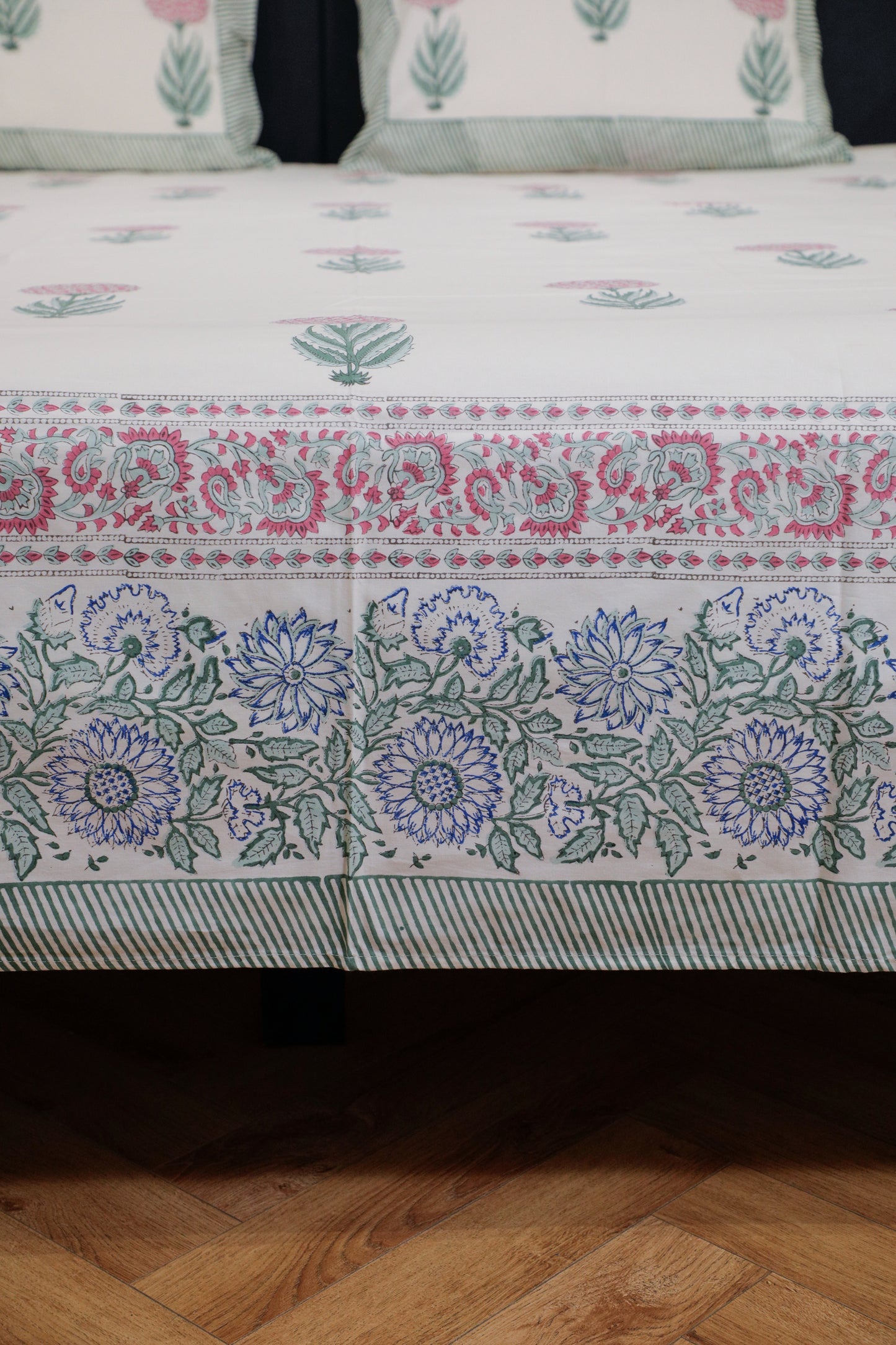 Symmetry Poise Bedsheet