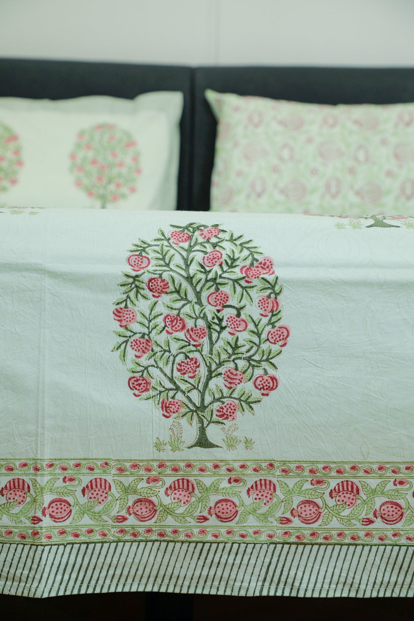 Anar Phool Bedsheet