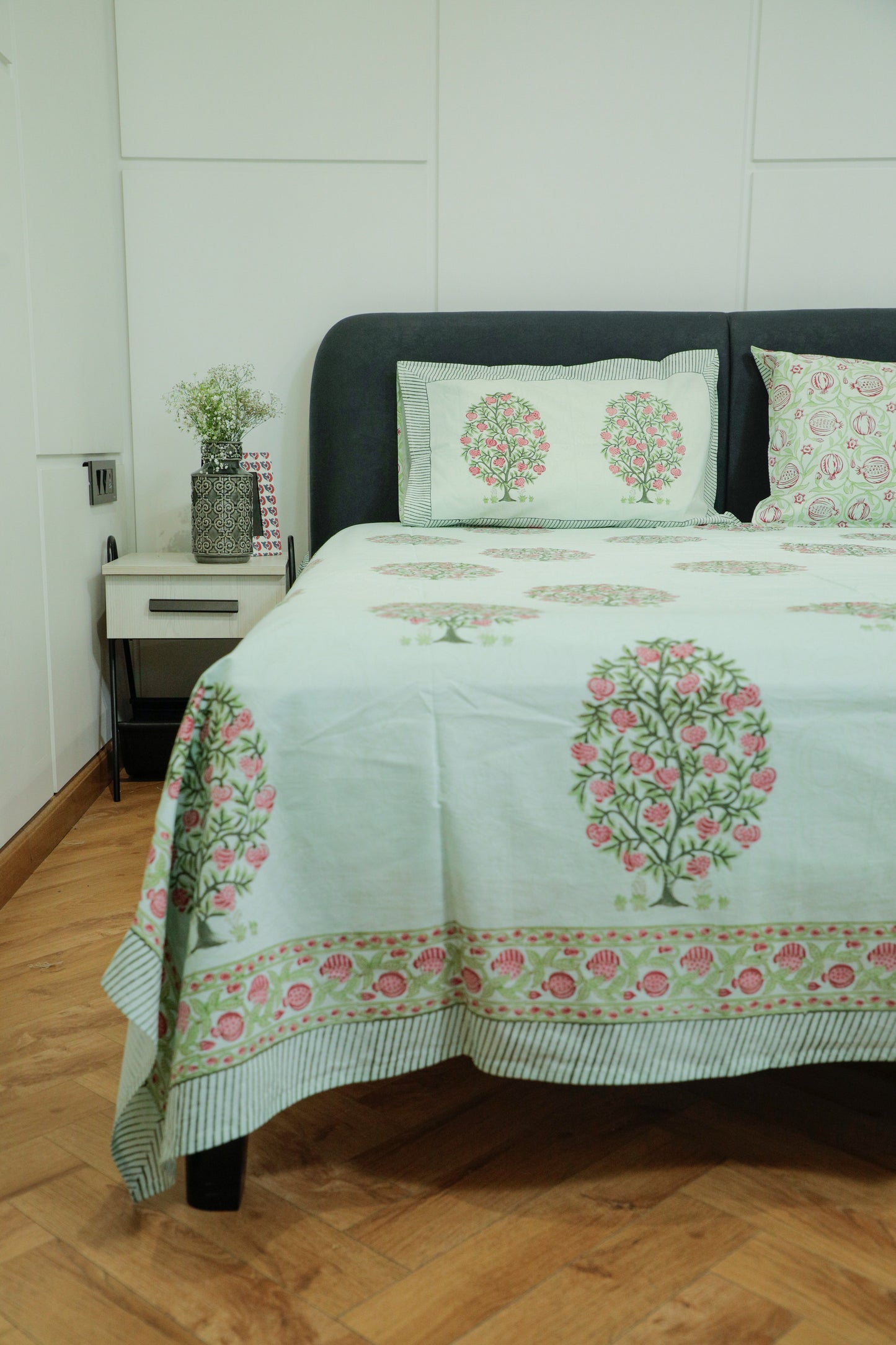 Anar Phool Bedsheet