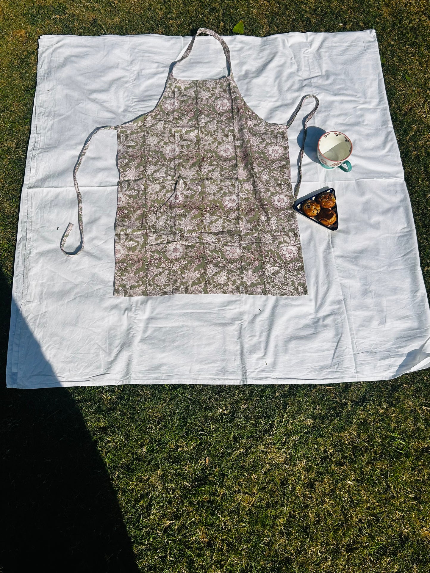 Heritage Charms Apron & Mitten Set