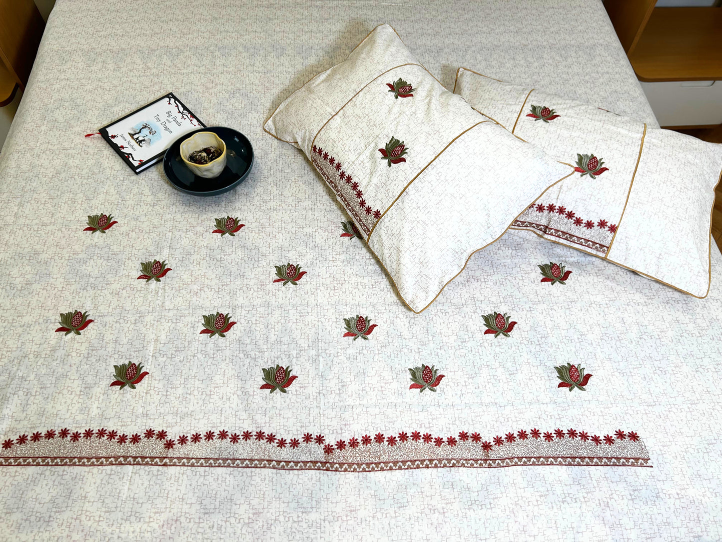 Double Bed Sheet : Embroidered