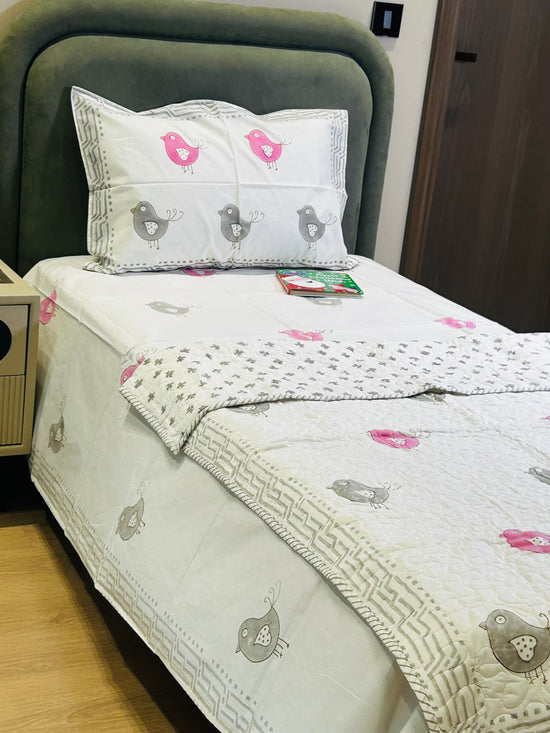 Tweety's Wild Sleepover Quilt