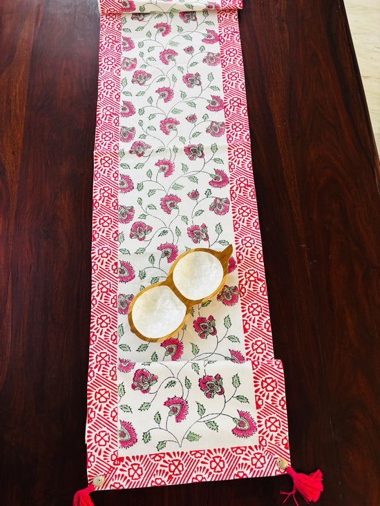 Blushing Beauty Table Runner