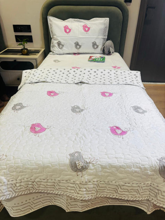 Tweety's Wild Sleepover Quilt